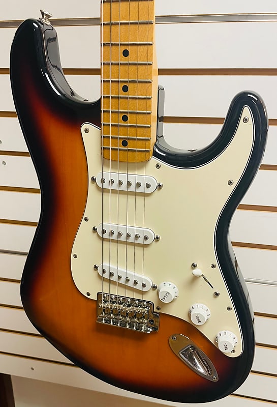 Fender 2000 Mexican Standard Stratocaster Sunbust S/N MZ0110115