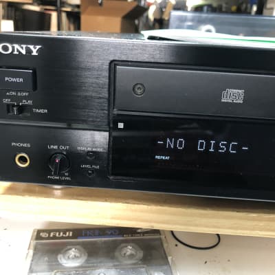 Sony ES Series CDP X222ES Single Disc CD player - W Manual Tested image 3