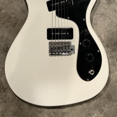 Aria The Ventures VM Junior Pearl White | Reverb