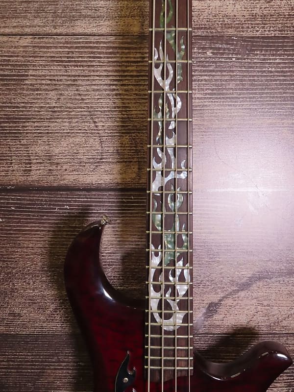 Traben Phoenix Bass | zZounds