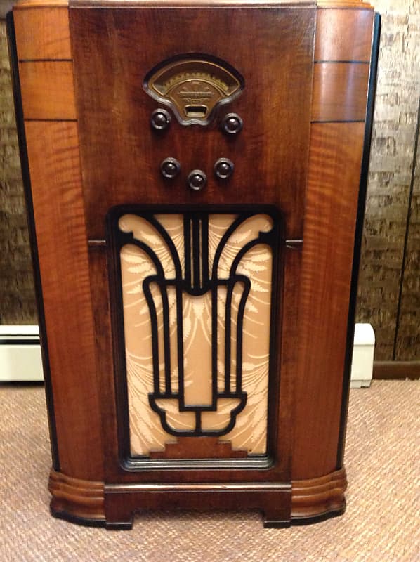 Can anyonr tell me about this atwater radio cabinet i bought? I