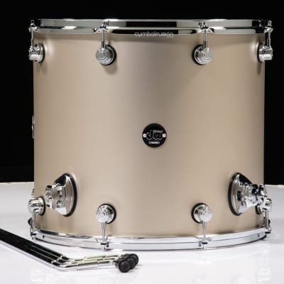 DW Performance White Marine Pearl Bass Drum - 18x22