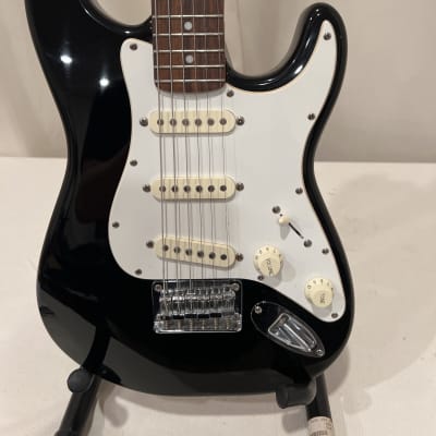 Fender  Squire Mini 3/4 size short scale  Black/white image 2