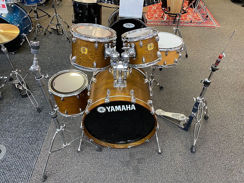 Yamaha Oak Custom Drum Set With Hardware(5 Piece