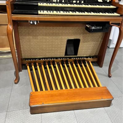Hammond Organ w/ Premium Built-In Speakers, 25-Note Pedalboard, and Bench! image 3