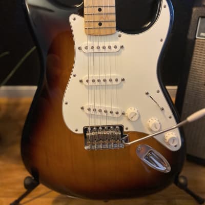 Fender  Stratocaster Standard MIM  2015 Sunburst image 1