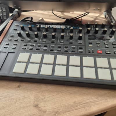 Dave Smith Instruments Tempest 6-Voice Drum Machine - Black with Wood Sides - BRIGHTON
