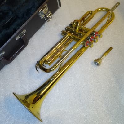 Yamaha YTR-232 Trumpet, Japan, Brass with case and mouthpiece image 2
