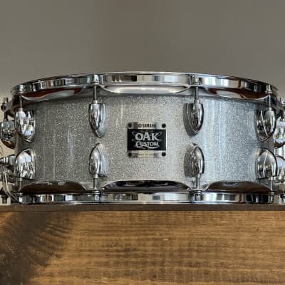 Yamaha Oak Custom 5.5x14 Silver Sparkle Snare Drum NSD085A | Reverb