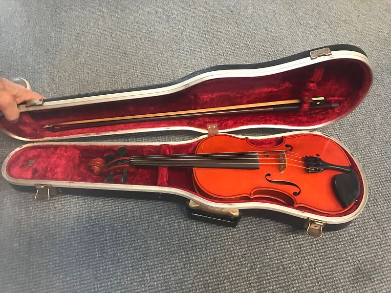 Suzuki (4/4 Size) Violin, Japan 1981, Stradivarius Copy, with case/bow.  Sale benefits music ed non profit!