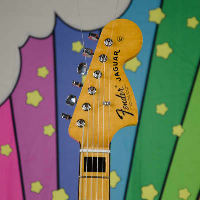 Fender VINTERA® II '70S JAGUAR® Electric Guitar, Deluxe gig bag image 3