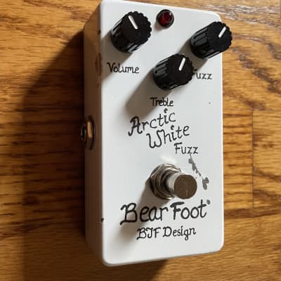 Bearfoot FX Arctic White Fuzz Pedal