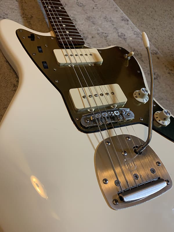 Fender Classic Player Jazzmaster with Mastery Bridge and Reverb