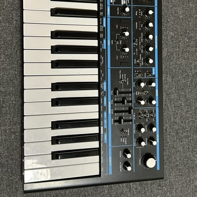 Novation Bass Station II 25-Key Monophonic Synthesizer 2013 - Present - Black