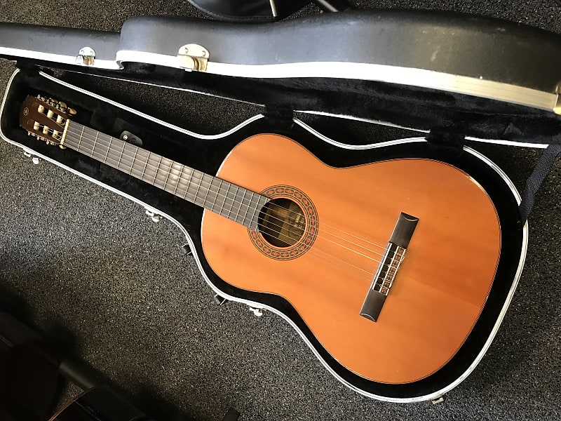 Yamaha G-170a classical guitar  made in Taiwan 1969-1972  in very good condition with excellent hard case image 1