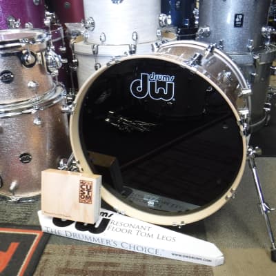 DW Performance White Marine Pearl Bass Drum - 18x22