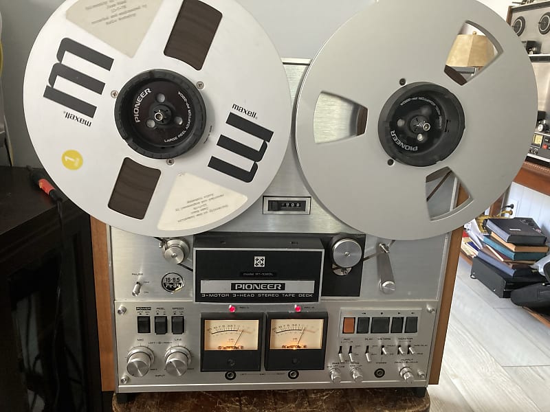 Pair of Maxell 35-180B 10.5 Metal Reel Sound Recording Tapes 1/2