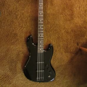 Fender Boxer Series JB-555 Jazz Bass Guitar 1985 Black & Gig