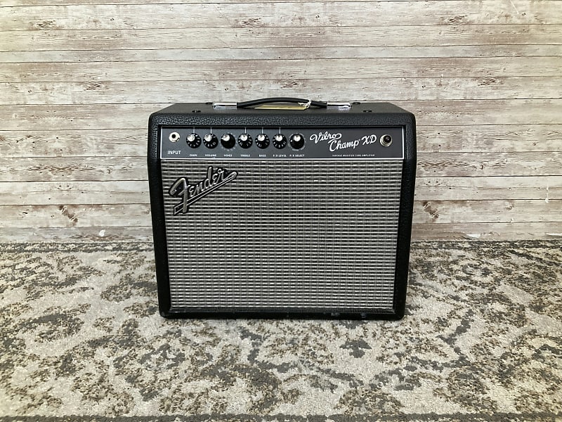 Used Fender VIBRO CHAMP XD COMBO