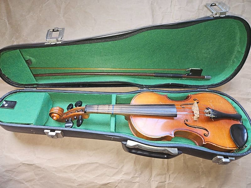 Suzuki No. 220 size 1/8 Violin, Japan 1978, Good Condition, with case & bow