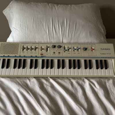 Casio MT-45 Casiotone 49-Key Synthesizer 1980s - White