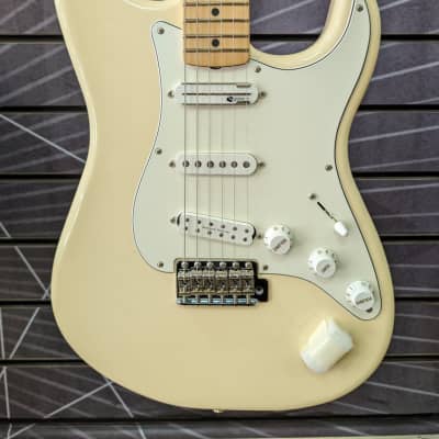 Fender EOB Stratocaster, Olympic White, Maple - Includes deluxe Gig Bag B Stock image 1