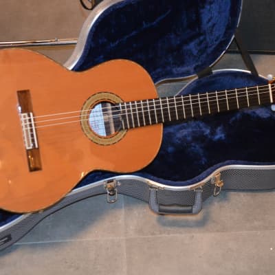 Amalio Burguet 2M=finest classical guitar*handmade in Spain 2014*solid selected tone woods: cedar top/rosewood body*sounds/plays/looks great*LR Baggs Element pickup*perfect for stage/studio or enjoy that superb guitar at home...you'll love it image 9