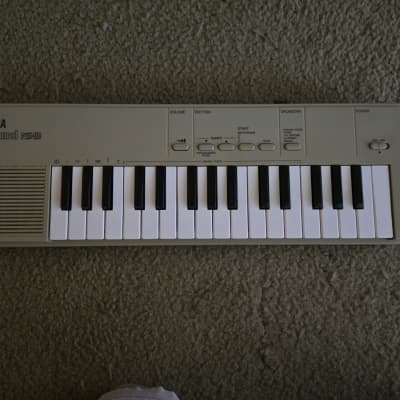 Yamaha  PSS-110 Tan Electronic Keyboard