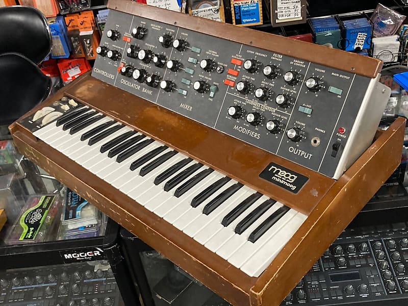 Vintage - Moog Minimoog Model D - Monophonic Synthesizer 1972 - SERVICED image 1