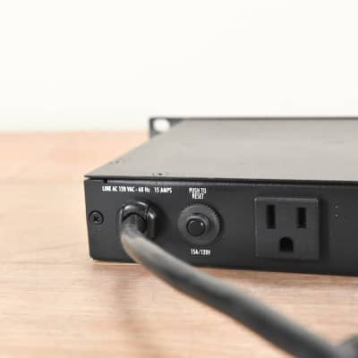 Furman M-8Dx 9-Outlet Power Conditioner CG001YW image 8