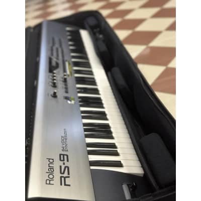 ROLAND RS-9 64-Voice Synthesizer - CON CUSTODIA RIGIDA