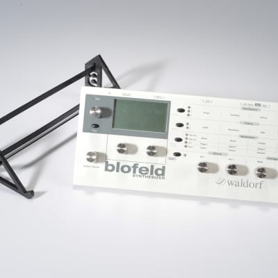 Waldorf Blofeld  Desktop Stand in Black/White