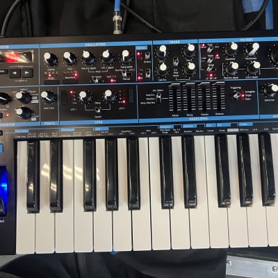 Novation Bass Station II 25-Key Monophonic Synthesizer 2013 - Present - Black