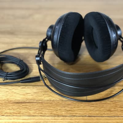 Samson SR950 SR Series Closed-back Over-ear Professional Studio Reference Headphones - Black image 4