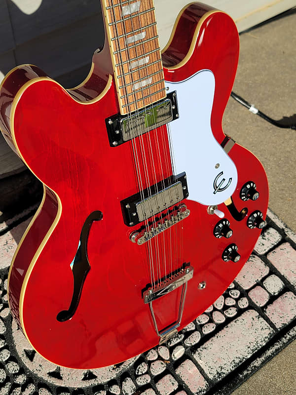 Epiphone Riviera Semi-hollowbody with Frequensator Tailpiece