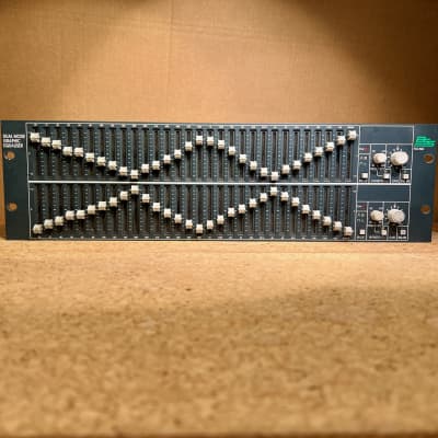 BSS FCS-960 Dual Channel 30-Band Graphic EQ | Reverb