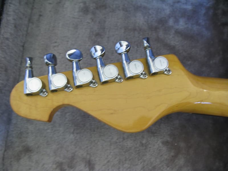 Hurricane by Morris Stratocaster from the '80s Gloss Black