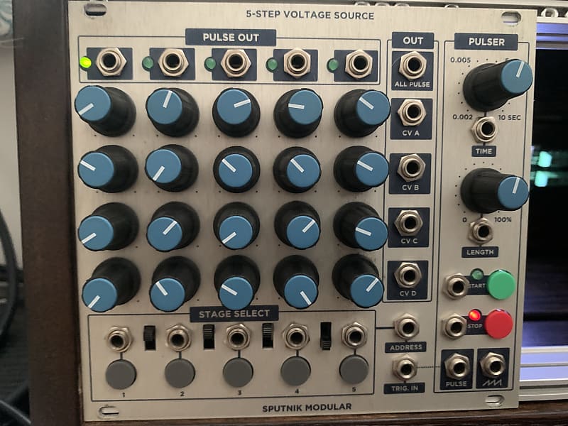 Sputnik Modular 5-Step Voltage Source