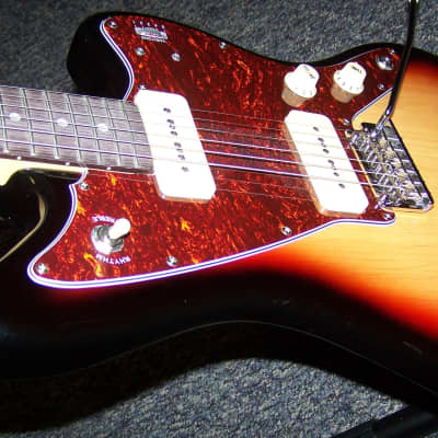 Tagima TW-61 Sunburst  Offset body electric guitar with Fender Tweed gig bag image 4