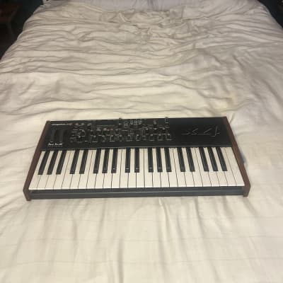 Dave Smith Instruments Mopho x4 44-Key 4-Voice Polyphonic Synthesizer 2013 - 2018 - Black with Wood Sides