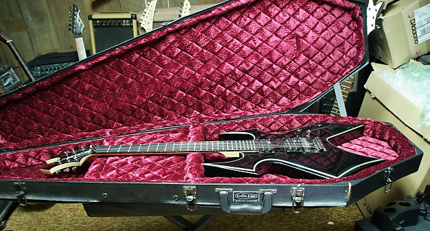 BC Rich Trace War Beast With Hard Coffin Case Black