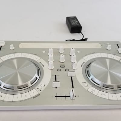 Pioneer DDJ-WeGO3 Compact DJ Controller with iOS Support (White