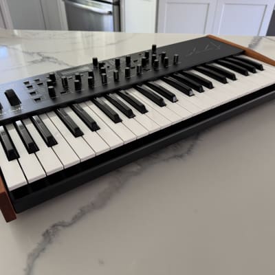 Dave Smith Instruments Mopho x4 44-Key 4-Voice Polyphonic Synthesizer