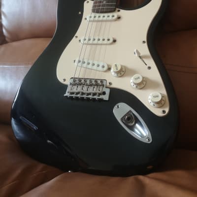 Squier Affinity Series Stratocaster with Rosewood Fretboard 2001 - 2018 - Black image 2