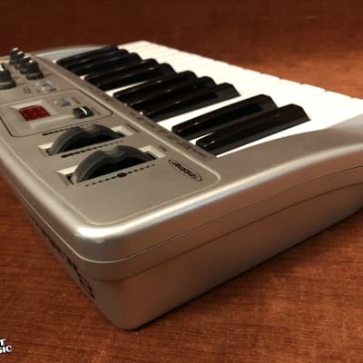 Midiman Oxygen 8 25-Key USB MIDI Keyboard Controller image 5
