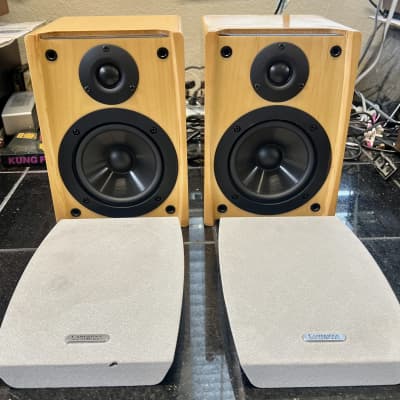 Cambridge Soundworks Newton M50 2-Way Bookshelf Speakers by Henry Kloss; Tested image 1