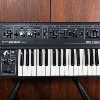 Roland SH-09 vintage analog synthesizer Roland's classic SH-series sh09