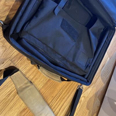 Porta Brace 17インチ用モニターバッグ MO-LH1700 PortaBrace MO-LH1700 Flat Screen Monitor Case (Black) MO-LH1700B