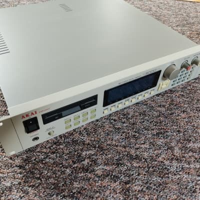 Akai S3000XL Sampler - 32MB - NEW LED Display - CF Card HDD - OS2.0