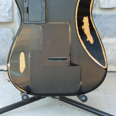 Fender American Series VG Stratocaster with Maple Fretboard 2007 - 2009 - 3-Color Sunburst image 8